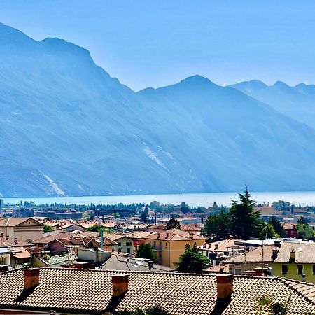 Appartamento Peppino Mit Seeblick Und Pool ريفا ديل غاردا المظهر الخارجي الصورة