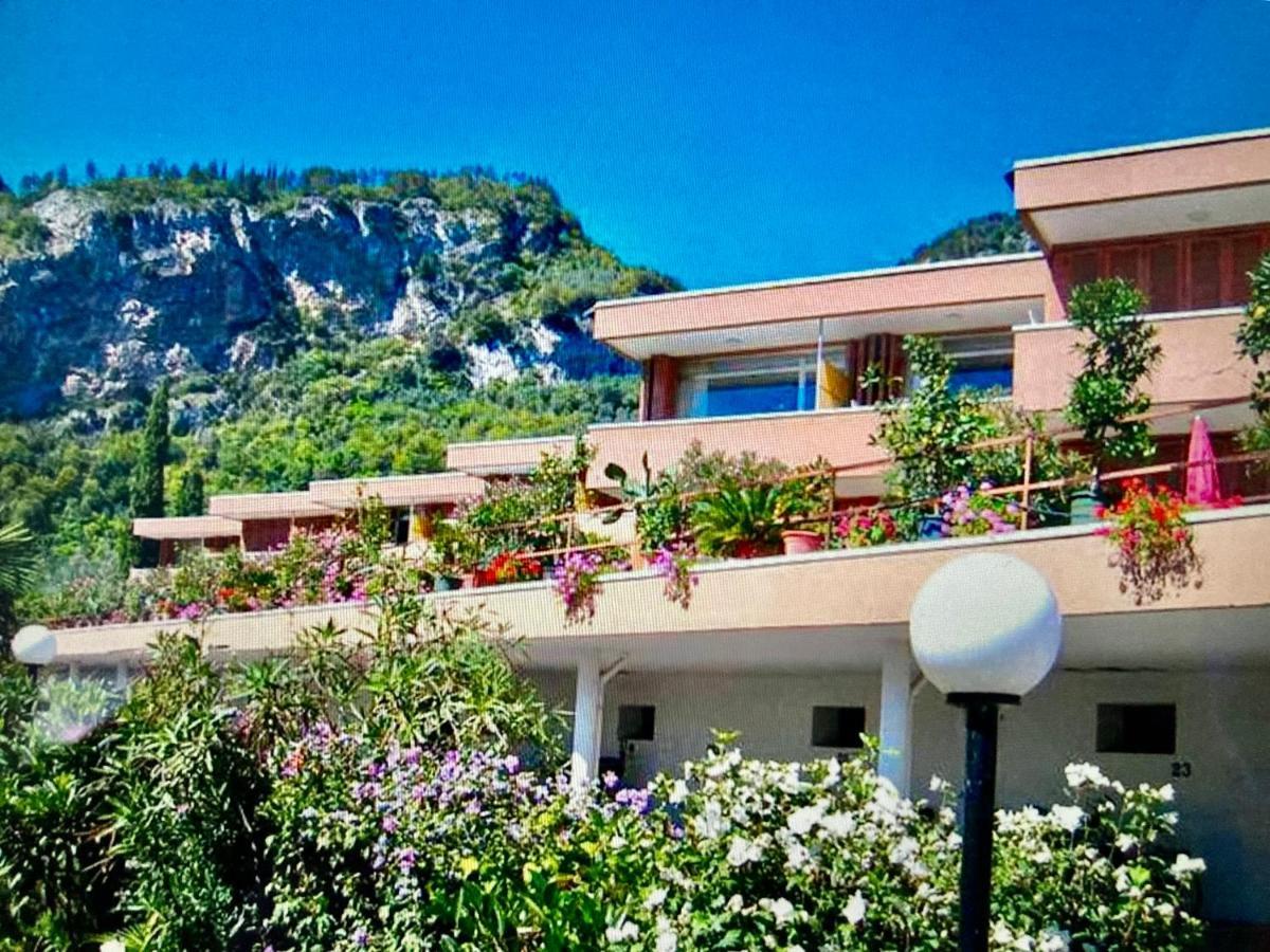 Appartamento Peppino Mit Seeblick Und Pool ريفا ديل غاردا المظهر الخارجي الصورة