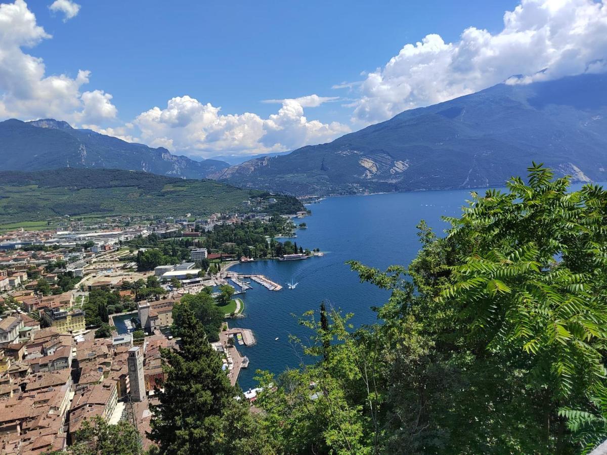 Appartamento Peppino Mit Seeblick Und Pool ريفا ديل غاردا المظهر الخارجي الصورة